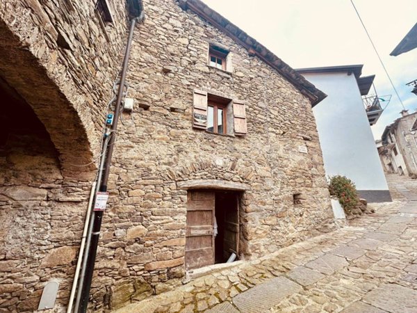 casa indipendente in vendita a Mendatica