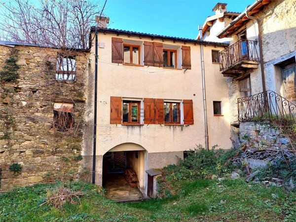 casa indipendente in vendita a Mendatica