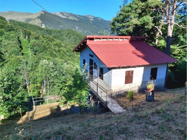 casa indipendente in vendita a Mendatica in zona San Bernardo di Mendatica