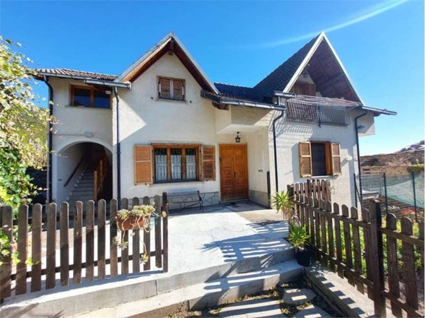 casa indipendente in vendita a Mendatica