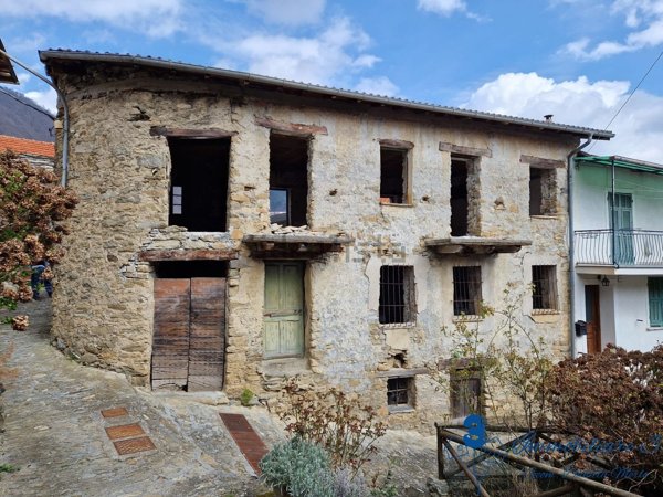 casale in vendita a Mendatica