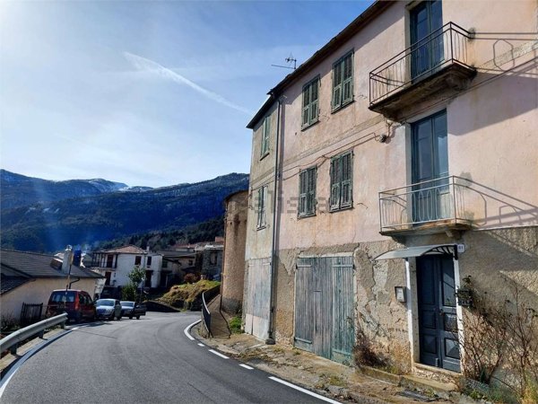 casa indipendente in vendita a Mendatica
