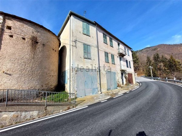 casa indipendente in vendita a Mendatica in zona San Bernardo di Mendatica