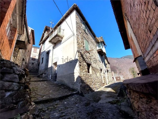 casa indipendente in vendita a Mendatica in zona San Bernardo di Mendatica