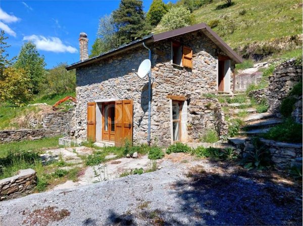 casa indipendente in vendita a Mendatica