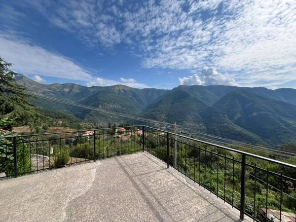 casa indipendente in vendita a Molini di Triora in zona Corte