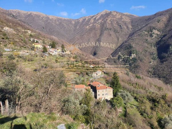 quadrivano in vendita a Molini di Triora in zona Agaggio Superiore