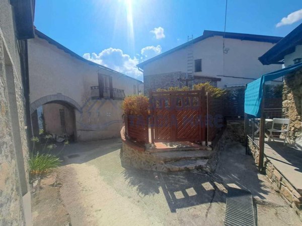 quadrivano in vendita a Molini di Triora in zona Andagna