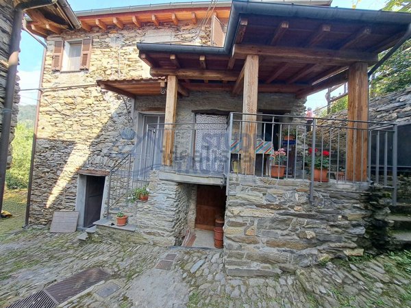 casa indipendente in vendita a Molini di Triora in zona Corte