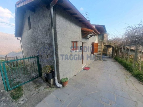 casa indipendente in vendita a Molini di Triora in zona Andagna