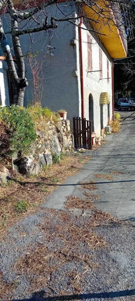 casa indipendente in vendita a Molini di Triora in zona Agaggio Superiore