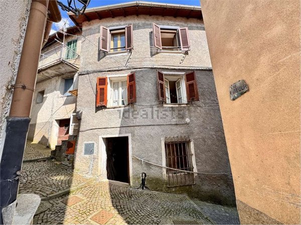 pentavano in vendita a Montegrosso Pian Latte