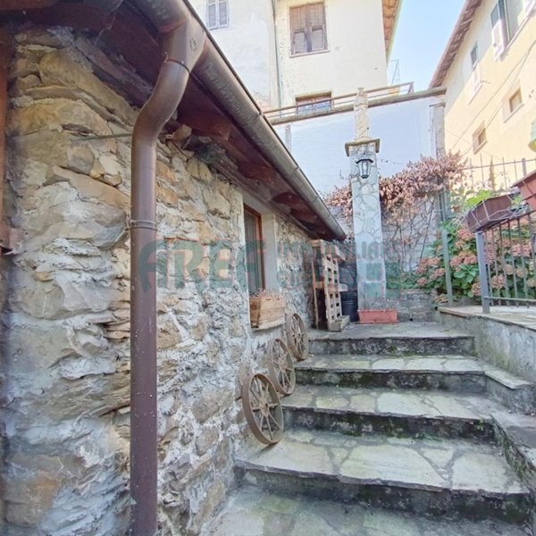 casa indipendente in vendita a Montegrosso Pian Latte