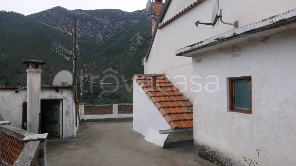 casa indipendente in vendita ad Olivetta San Michele in zona San Michele