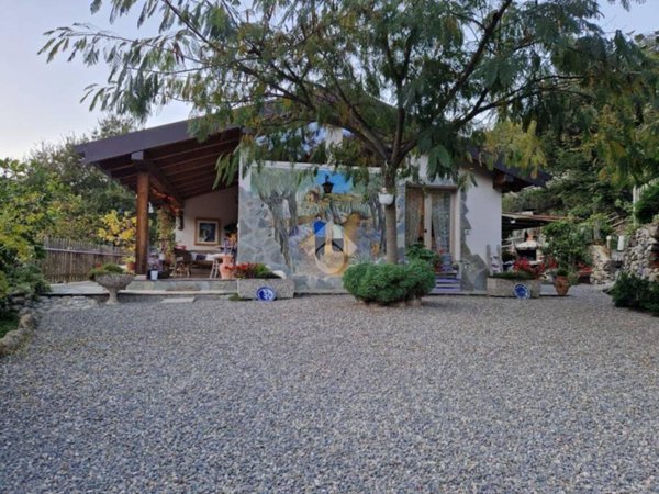 casa indipendente in vendita ad Olivetta San Michele