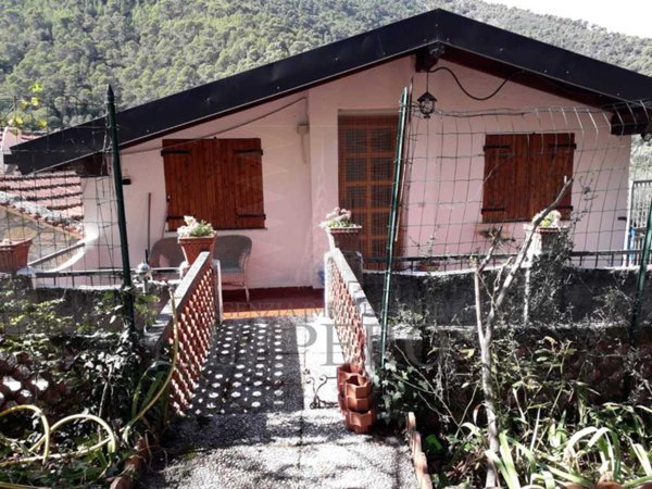 casa indipendente in vendita ad Olivetta San Michele in zona Fanghetto