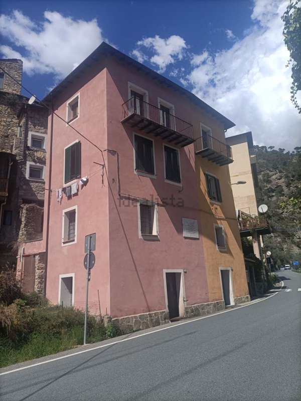 appartamento in vendita ad Olivetta San Michele in zona San Michele