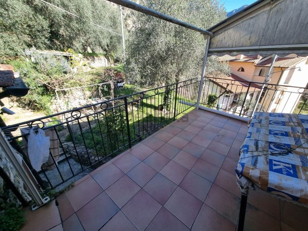 appartamento in vendita ad Olivetta San Michele in zona San Michele