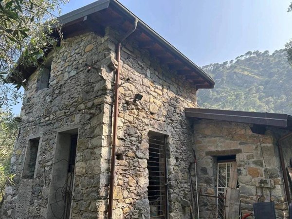 appartamento in vendita ad Olivetta San Michele in zona San Michele