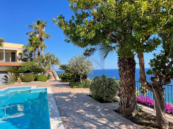 casa indipendente in vendita ad Ospedaletti