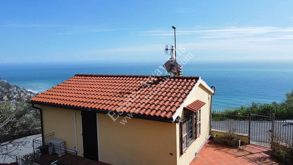casa indipendente in vendita ad Ospedaletti