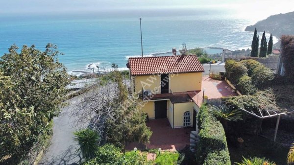 casa indipendente in vendita ad Ospedaletti