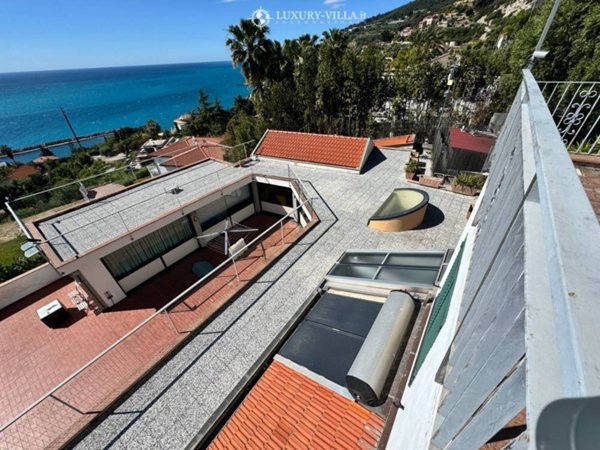 casa indipendente in vendita ad Ospedaletti