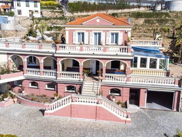 casa indipendente in vendita ad Ospedaletti
