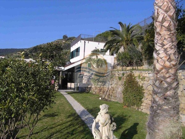 casa indipendente in vendita ad Ospedaletti