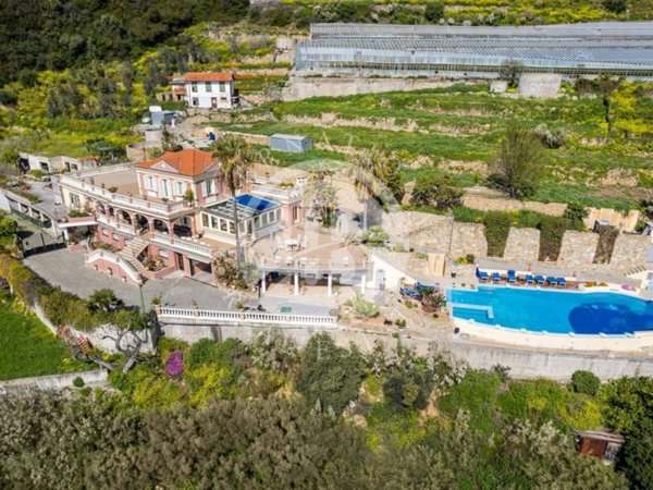 casa indipendente in vendita ad Ospedaletti
