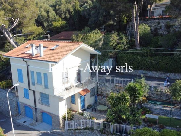 casa indipendente in vendita ad Ospedaletti