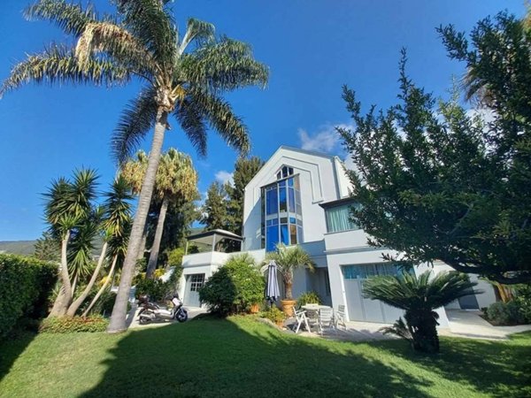 casa indipendente in vendita ad Ospedaletti