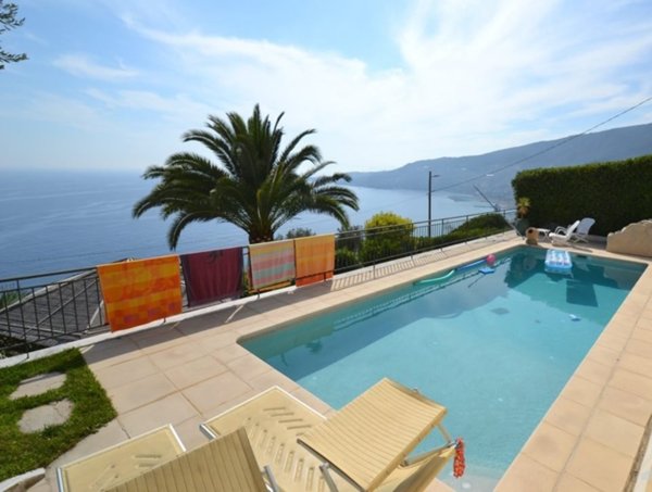 casa indipendente in vendita ad Ospedaletti