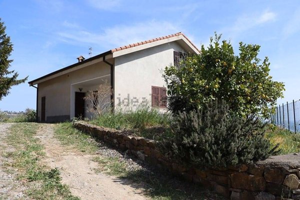 casa indipendente in vendita ad Ospedaletti