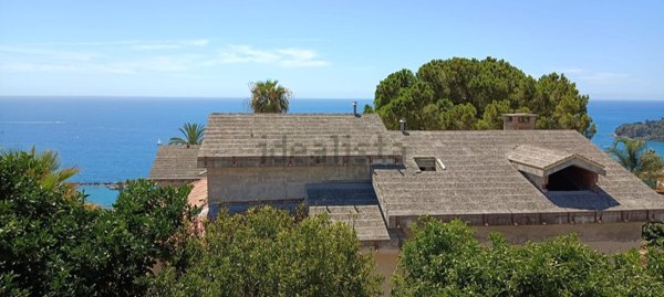 casa indipendente in vendita ad Ospedaletti