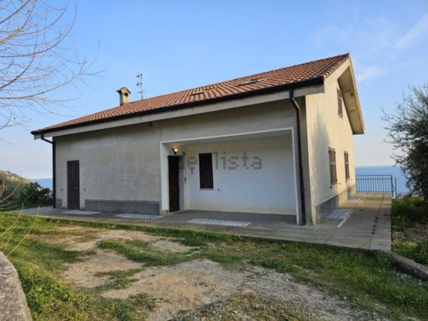 casa indipendente in vendita ad Ospedaletti