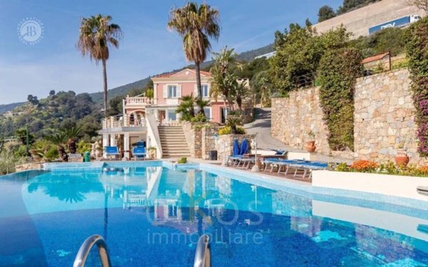 casa indipendente in vendita ad Ospedaletti