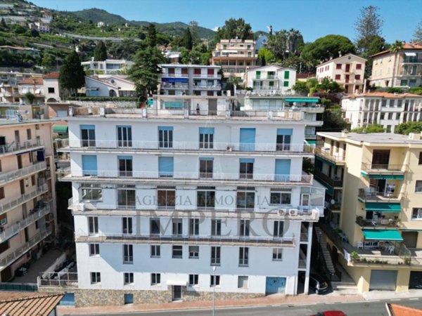 negozio in vendita ad Ospedaletti