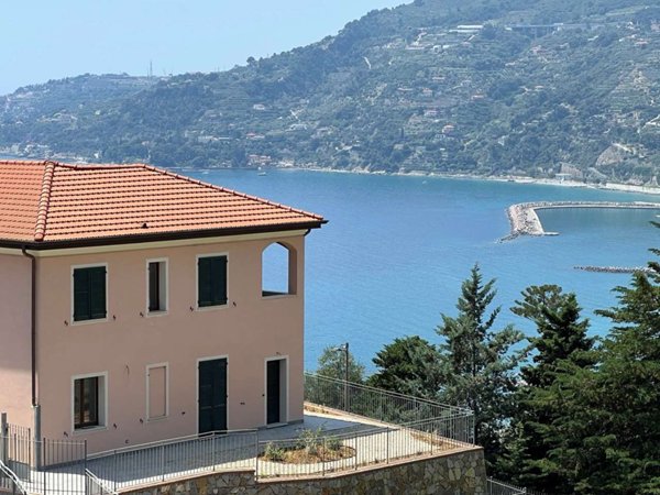 appartamento in vendita ad Ospedaletti in zona Porrine