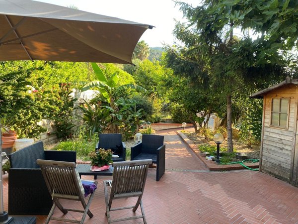 casa indipendente in vendita ad Ospedaletti