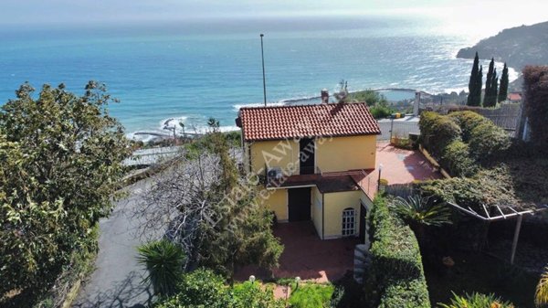 casa indipendente in vendita ad Ospedaletti