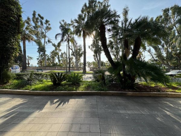 negozio in vendita ad Ospedaletti