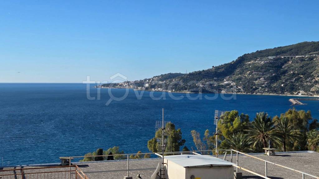 appartamento in vendita ad Ospedaletti