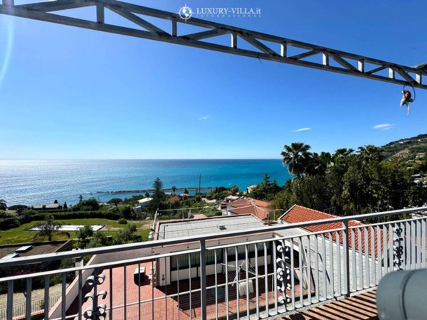 casa indipendente in vendita ad Ospedaletti