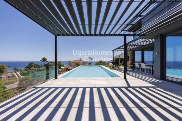 casa indipendente in vendita ad Ospedaletti