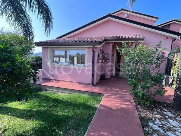 casa indipendente in vendita ad Ospedaletti