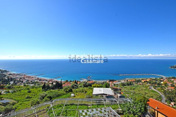 casa indipendente in vendita ad Ospedaletti in zona Porrine