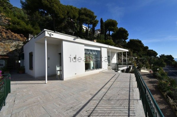 casa indipendente in vendita ad Ospedaletti