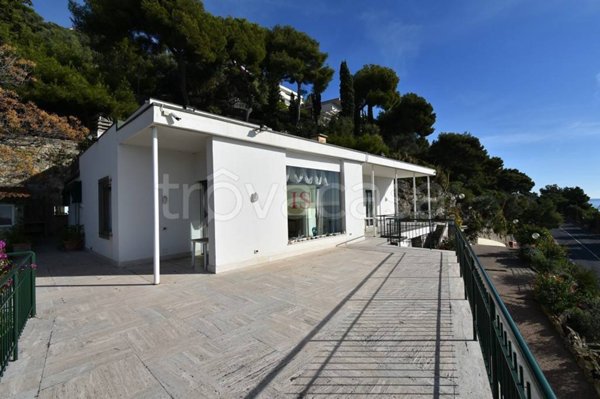 casa indipendente in vendita ad Ospedaletti