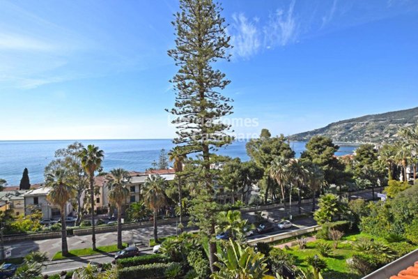 casa indipendente in vendita ad Ospedaletti